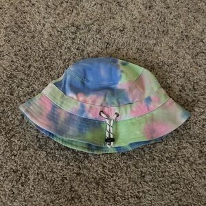 TIE DYE BUCKET HAT